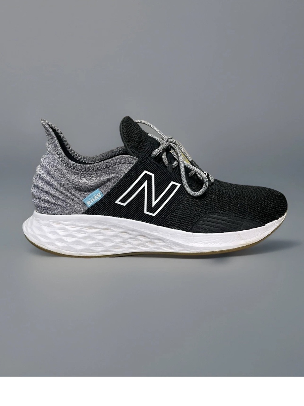 New Balance Women's Fresh Foam Roav T-Shirt Black/Gray Sneakers Size 9.5B